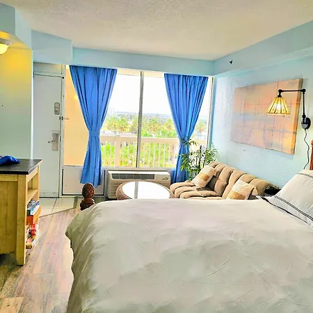 Stay On The Beach! Wonderful Location!